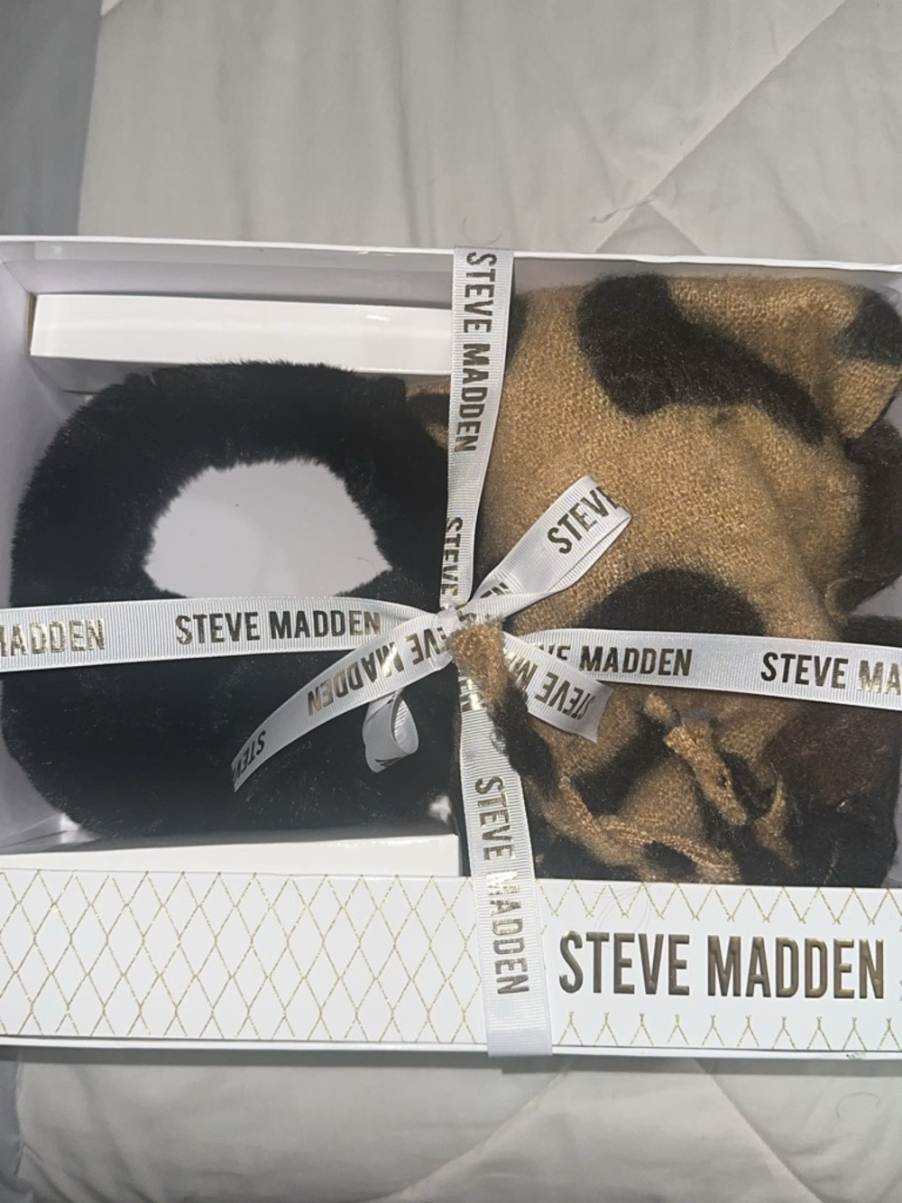Steve Madden Black & Brown Leopard  Gift Set (Earmuff+Scarf)